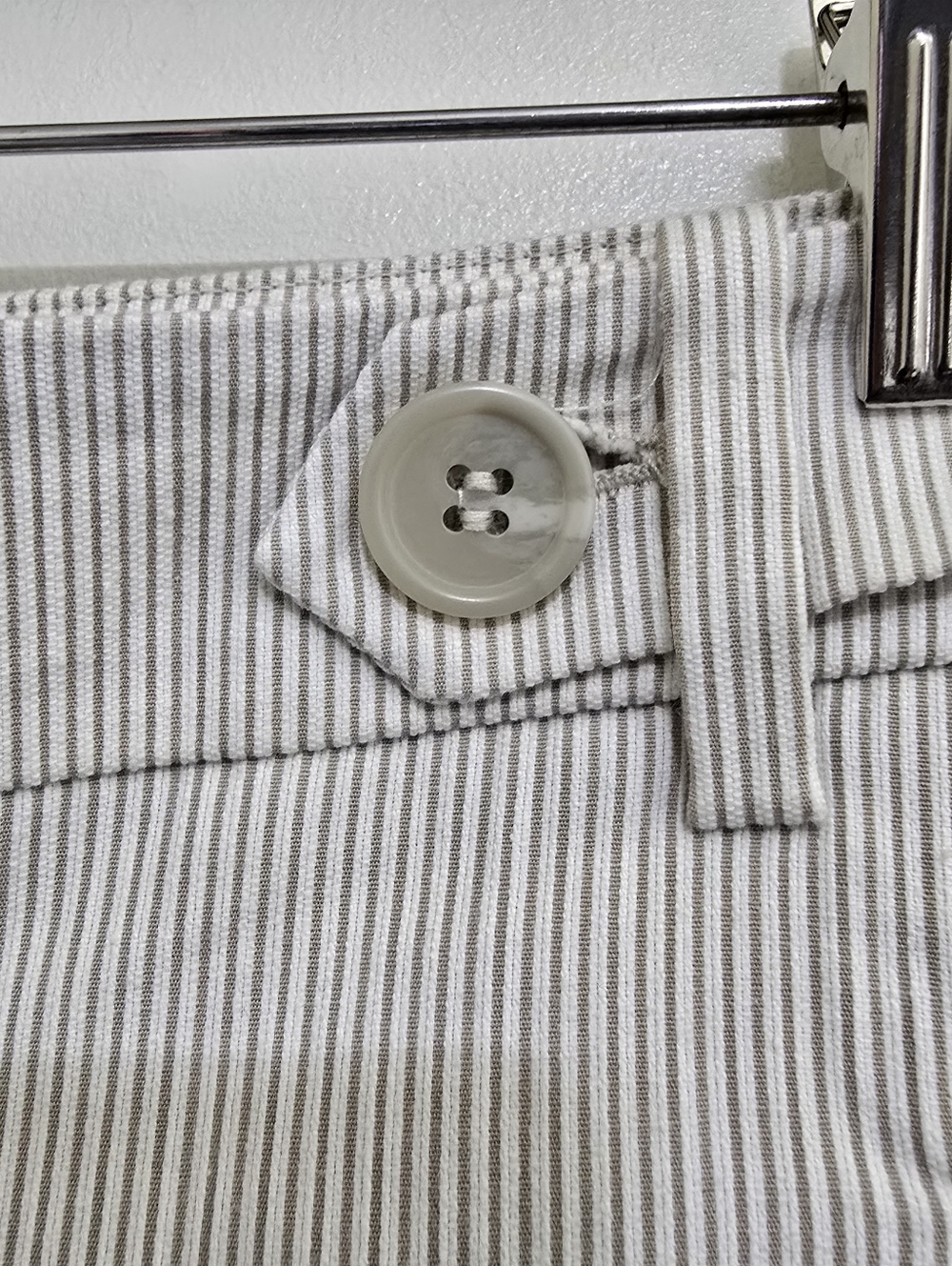 LOFT size 0 Pin‎ Stripe Bermuda Shorts Original Fit Tan White - Picture 7 of 12